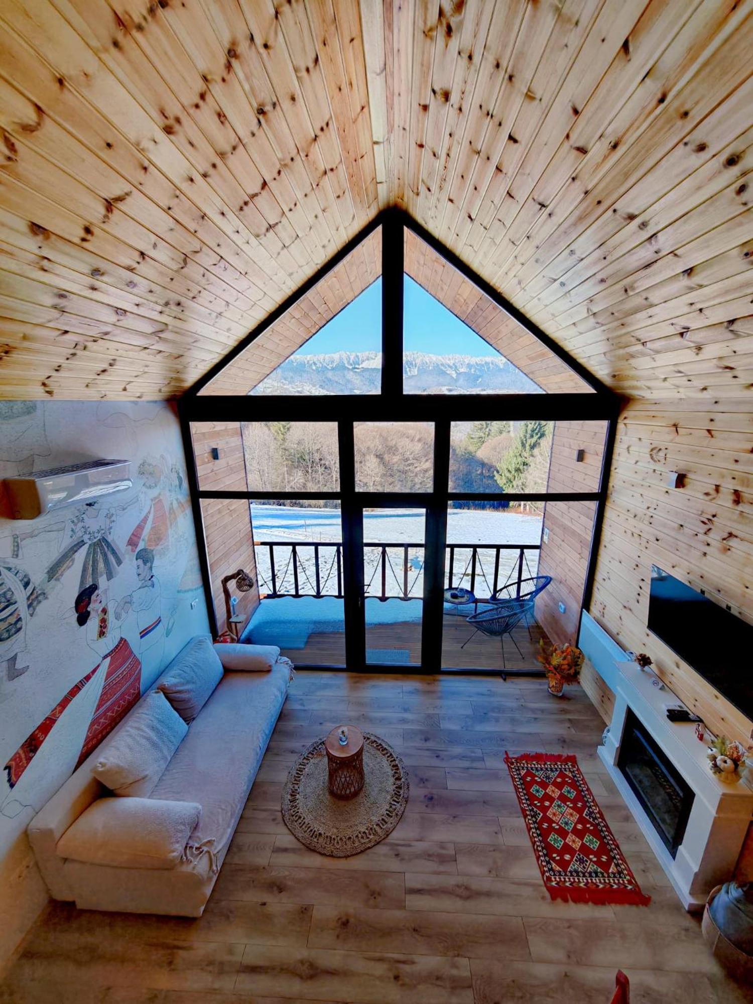 Suspended Tiny House * Drumu Carului