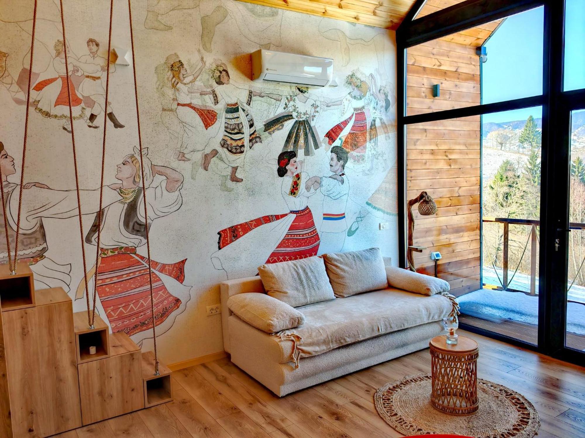 Suspended Tiny House * Drumu Carului